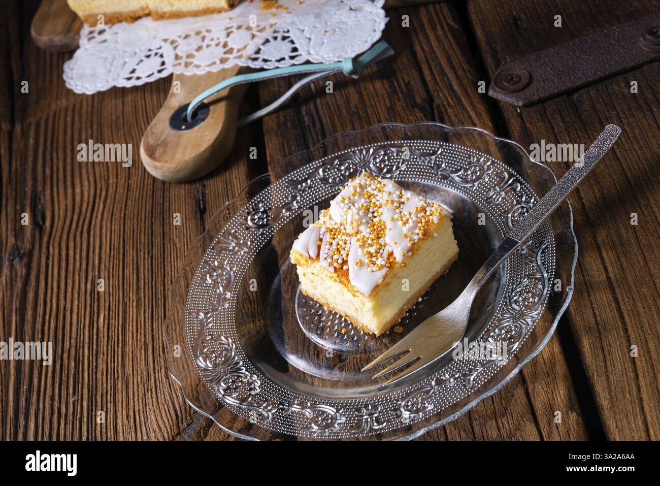 Succulenta cheesecake di stagno con briciole Foto Stock