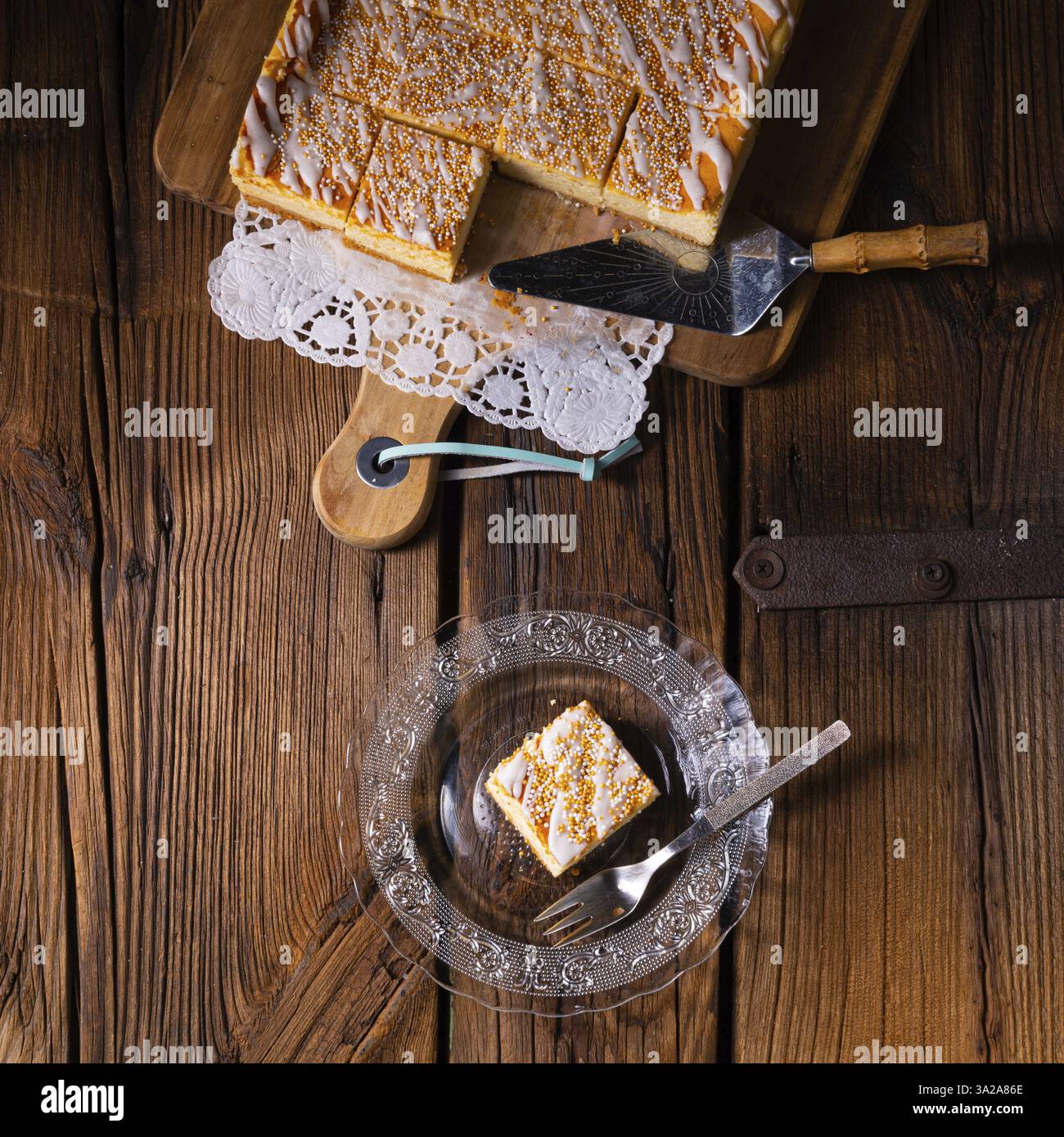 Succulenta cheesecake di stagno con briciole Foto Stock