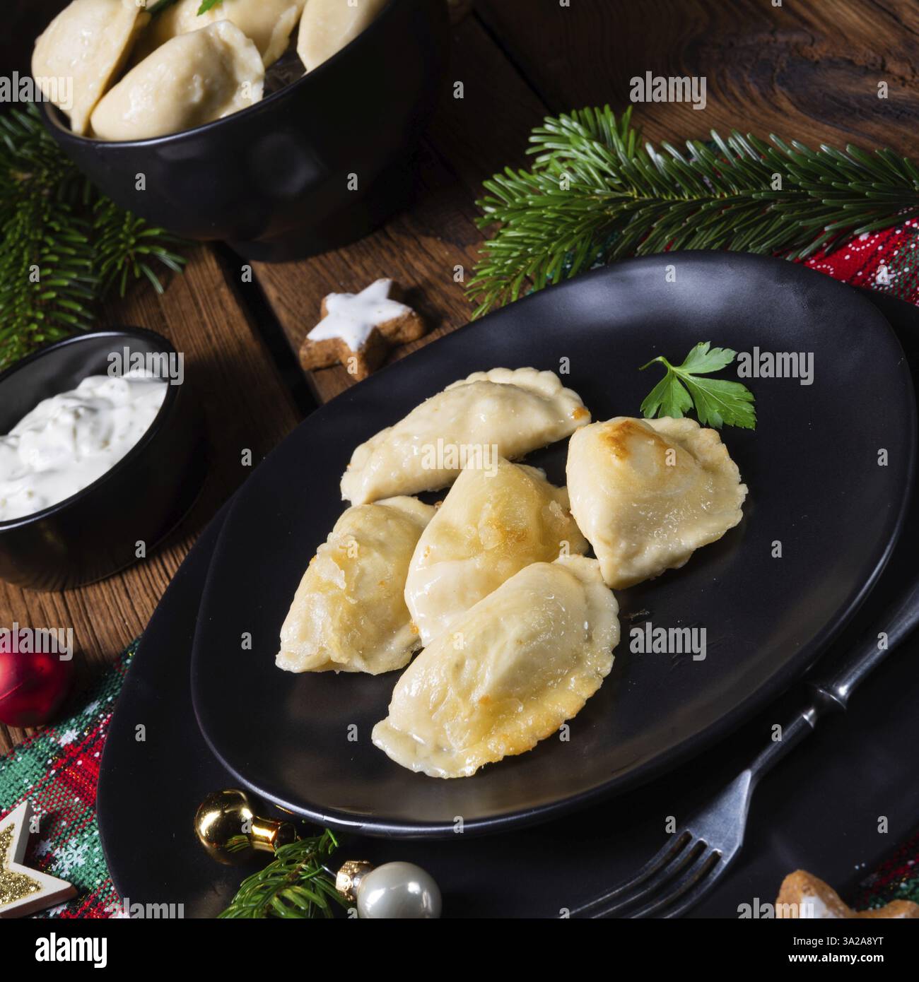 Segale natalizia polacca con crauti e funghi Foto Stock