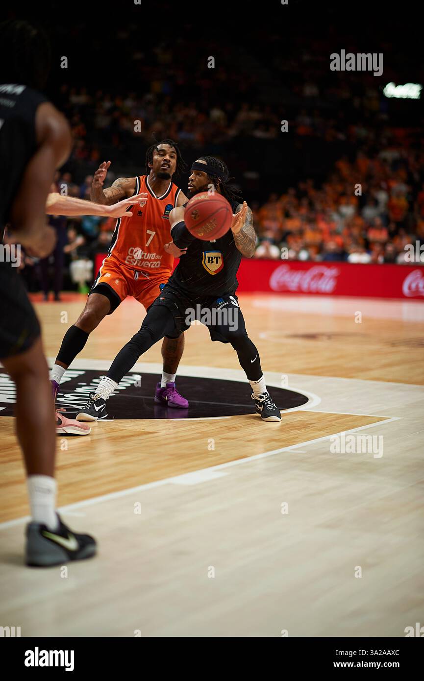 Zavier Simpson di U-BT Cluj Napoca a Pabellon Fuente de San Luis, (Valencia ). (Foto di Vicente Vidal Fernandez/Sipa USA) credito: SIPA USA/Alamy Live News Foto Stock
