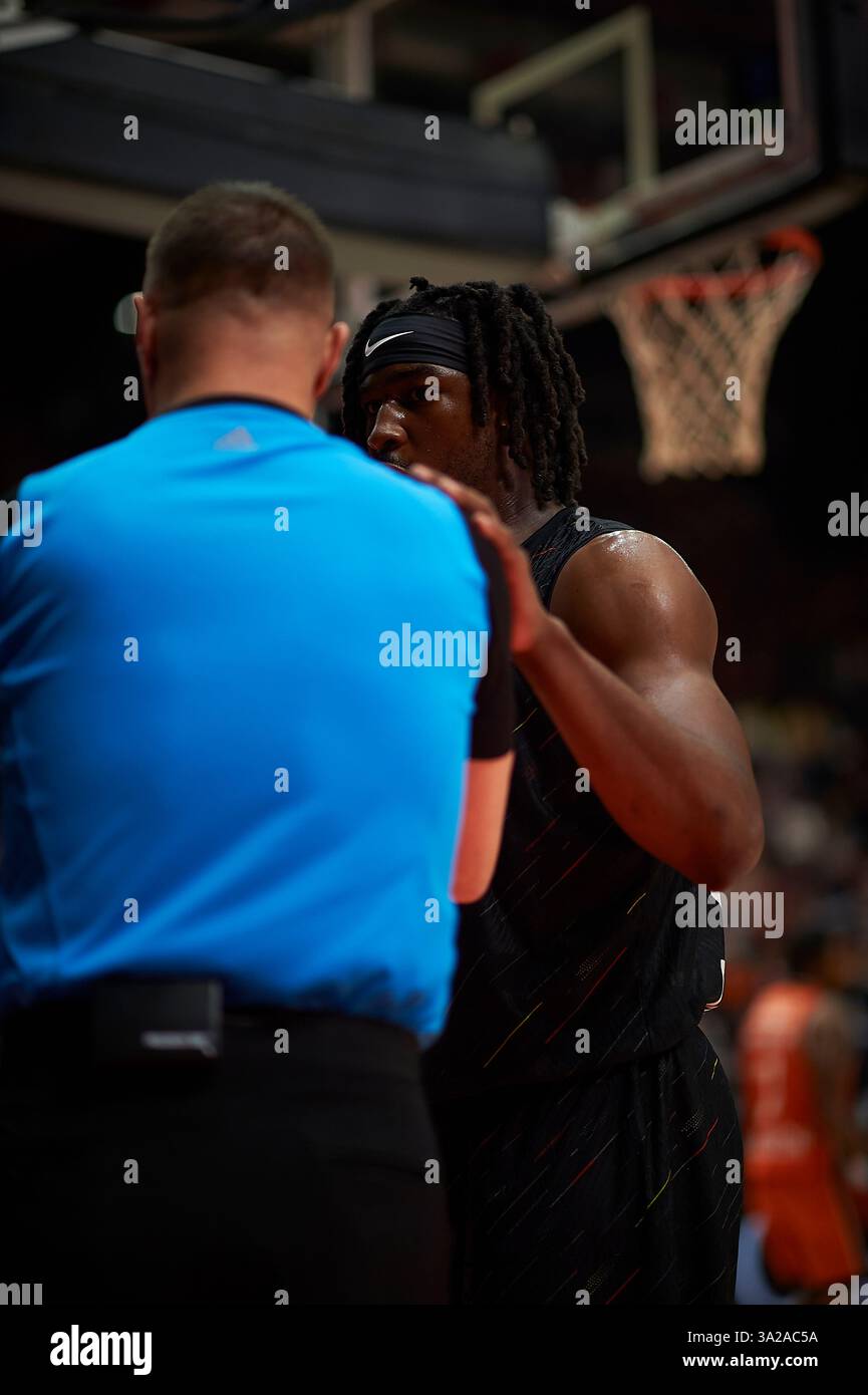 Adam Mokoka di U-BT Cluj Napoca a Pabellon Fuente de San Luis, (Valencia ). (Foto di Vicente Vidal Fernandez/Sipa USA) credito: SIPA USA/Alamy Live News Foto Stock