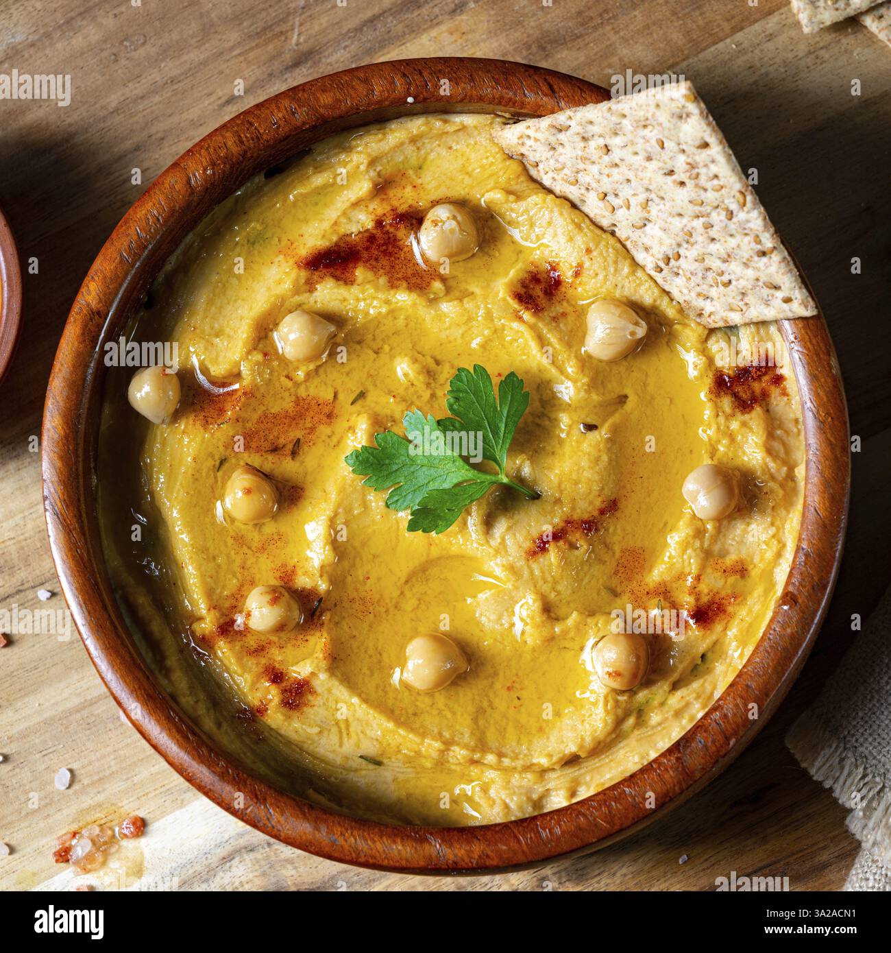 Deliziosa pasta di hummus con limone e peperoncino Foto Stock