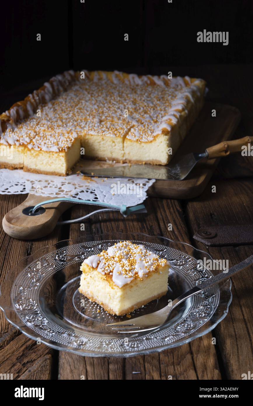 Succulenta cheesecake di stagno con briciole Foto Stock