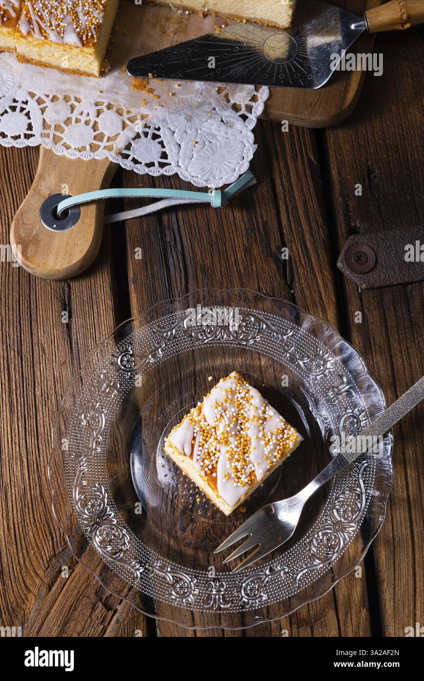 Succulenta cheesecake di stagno con briciole Foto Stock