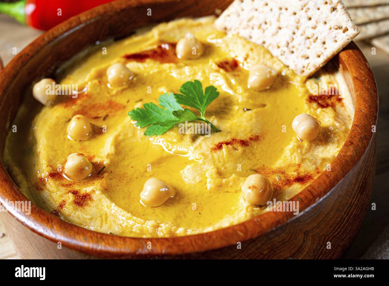 Deliziosa pasta di hummus con limone e peperoncino Foto Stock