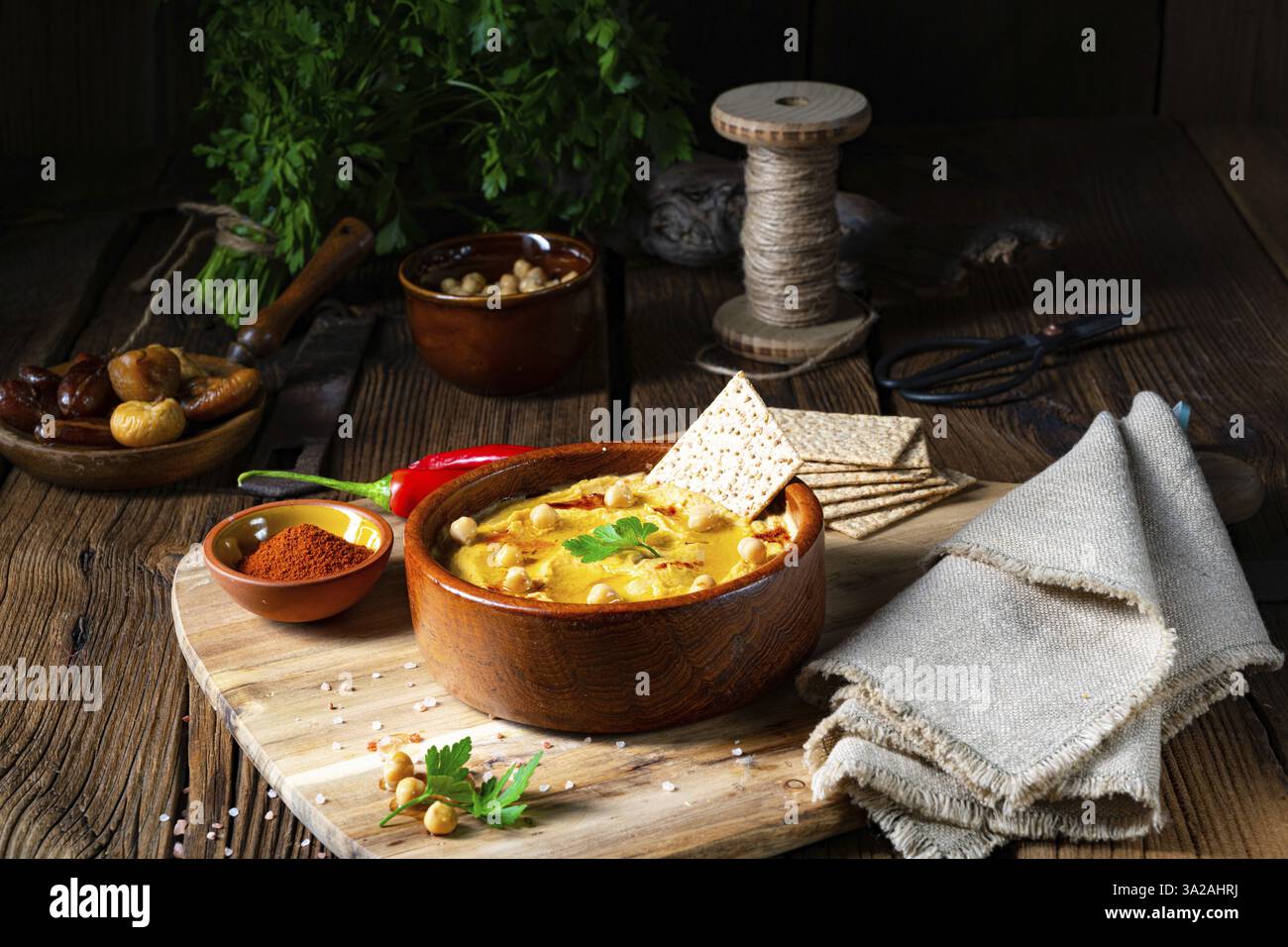 Deliziosa pasta di hummus con limone e peperoncino Foto Stock