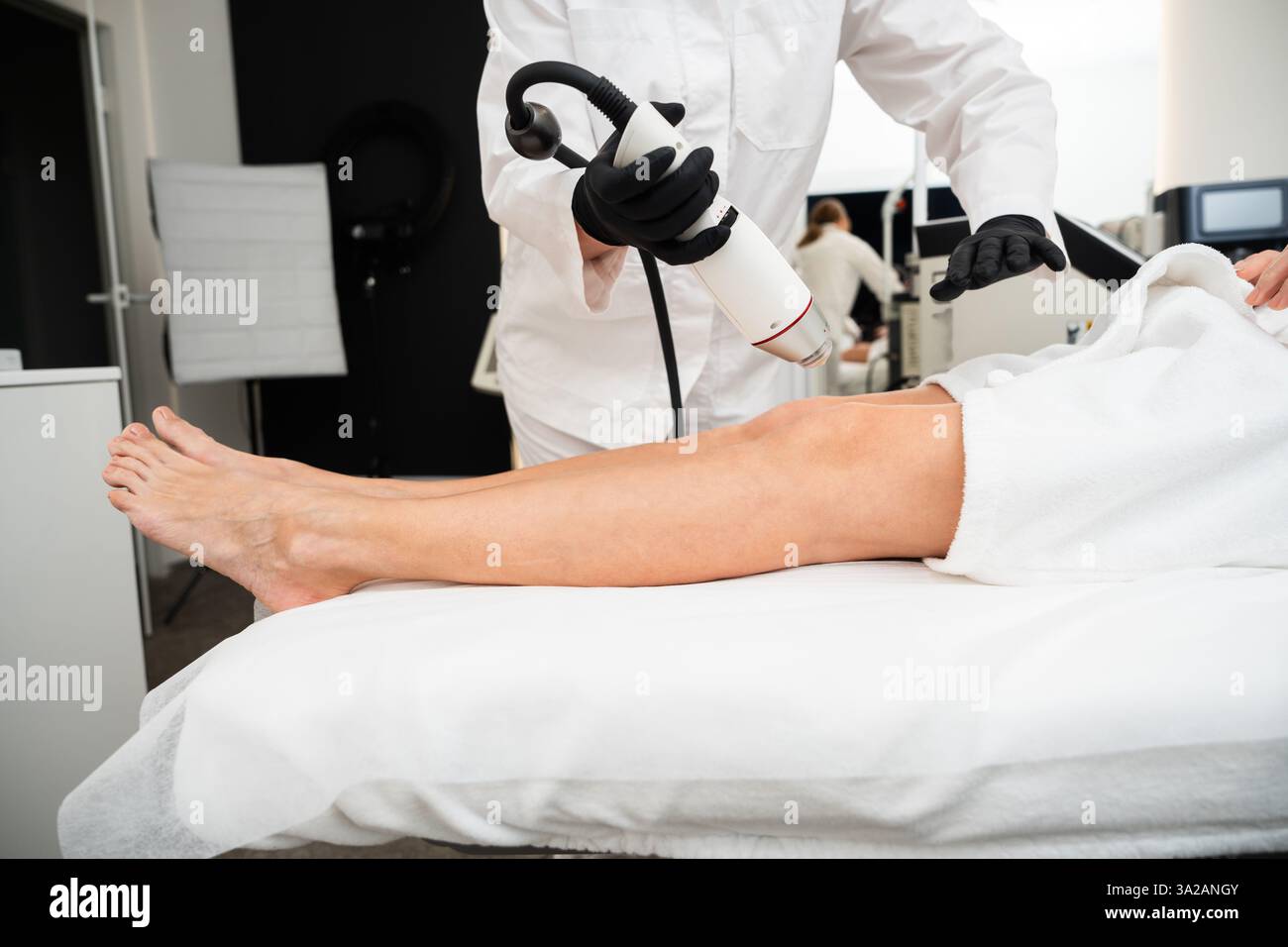 Sollevamento RF in un salone di bellezza. Foto Stock