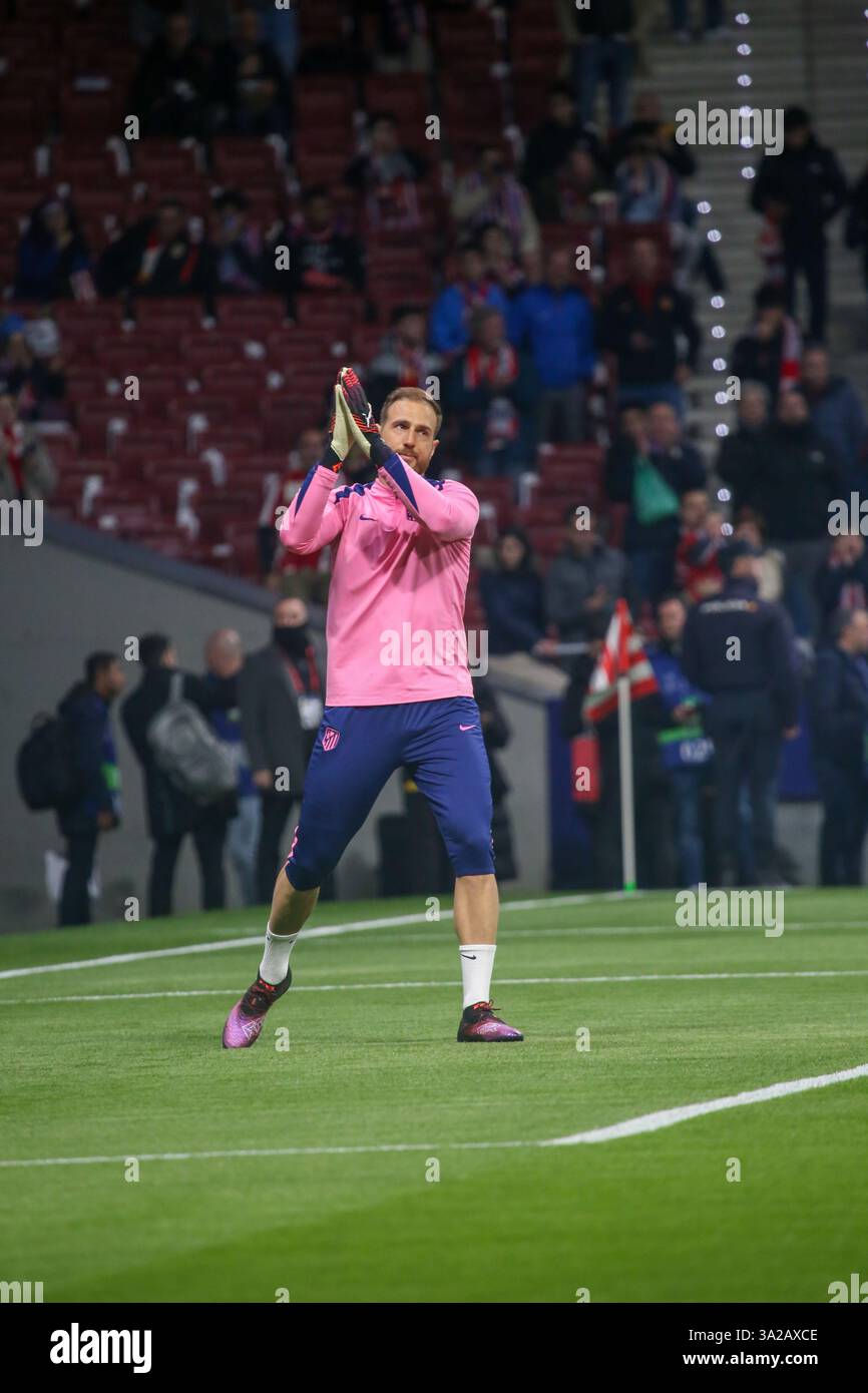 Madrid, Spagna, 12 marzo 2025: Il portiere dell'Atlético de Madrid Jan Oblak (13) ondata alla folla durante la partita di andata e ritorno della UEFA Champions League 2024-25 tra l'Atlético de Madrid e il Real Madrid il 12 marzo 2025, allo stadio Riyadh Air Metropolitano di Madrid, Spagna. Crediti: Alberto Brevers / Alamy Live News. Foto Stock