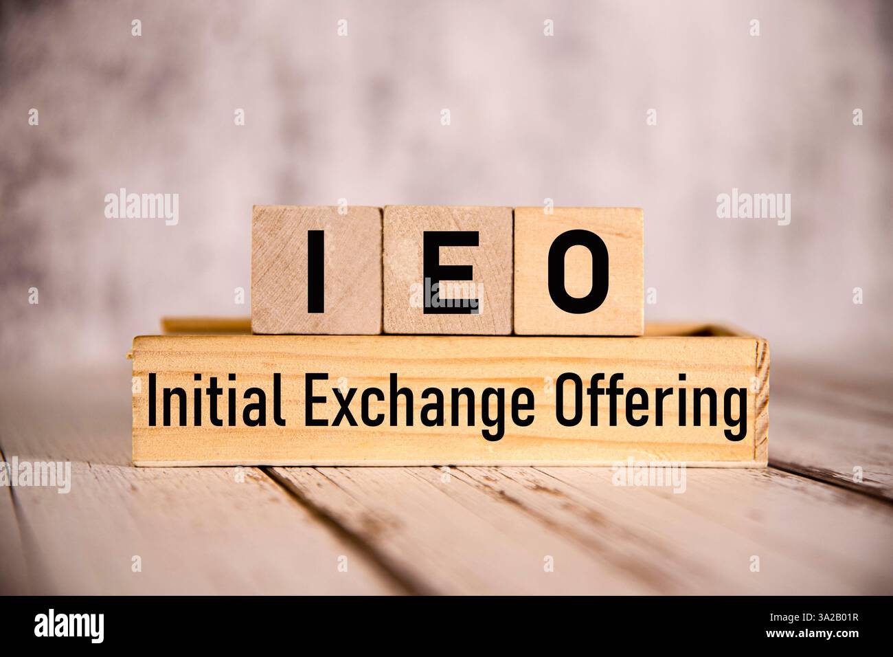 C'è una nota adesiva con la parola offerta iniziale di Exchange. E' un'immagine che cattura l'attenzione. Foto Stock