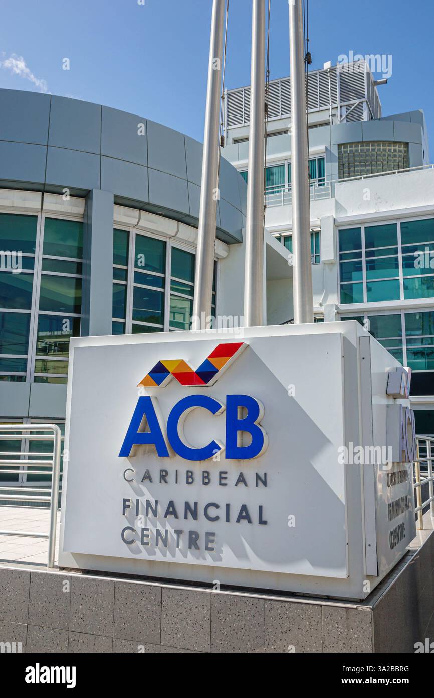 St John's Antigua e Barbuda, High Street, banca d'investimento del centro finanziario dei Caraibi ACB, esterno, architettura moderna, sede aziendale Foto Stock