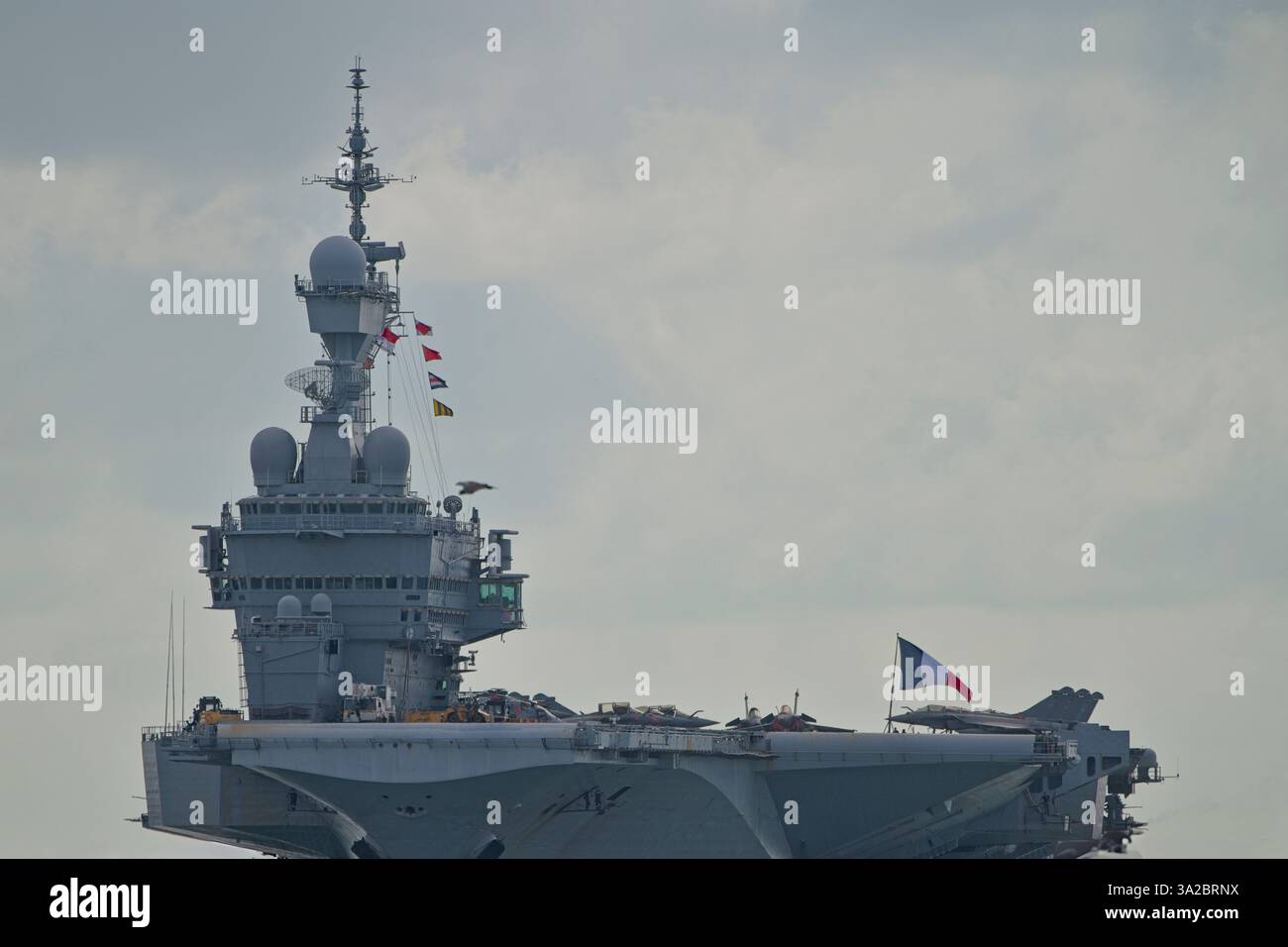 Nave ammiraglia del gruppo French Carrier Strike FS Charles De Gaulle Foto Stock