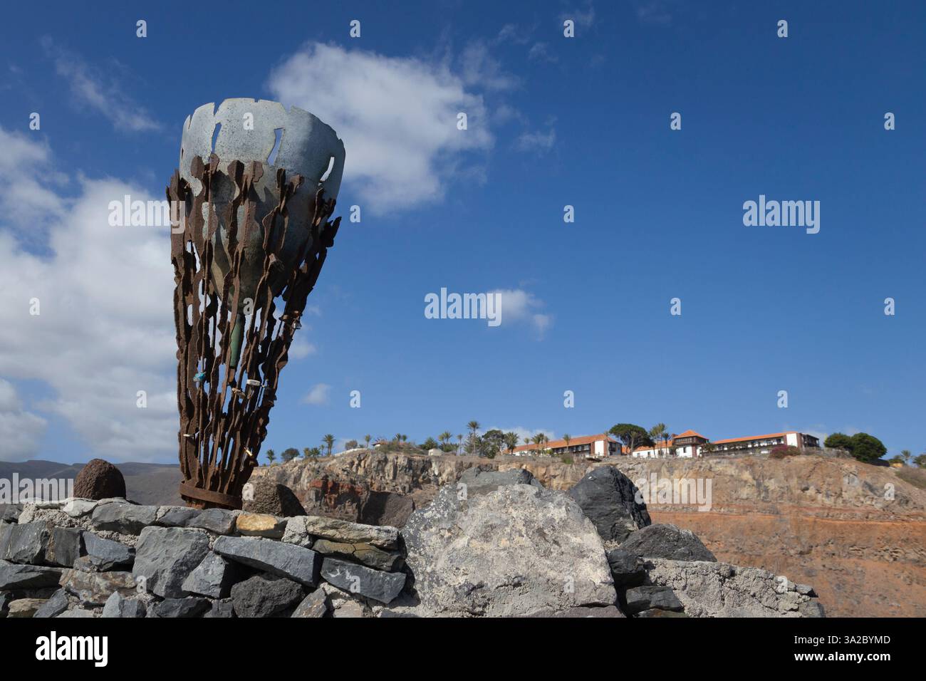 Un vecchio portacampioni in un molo di San Sebastian, Gomera, Spagna Foto Stock