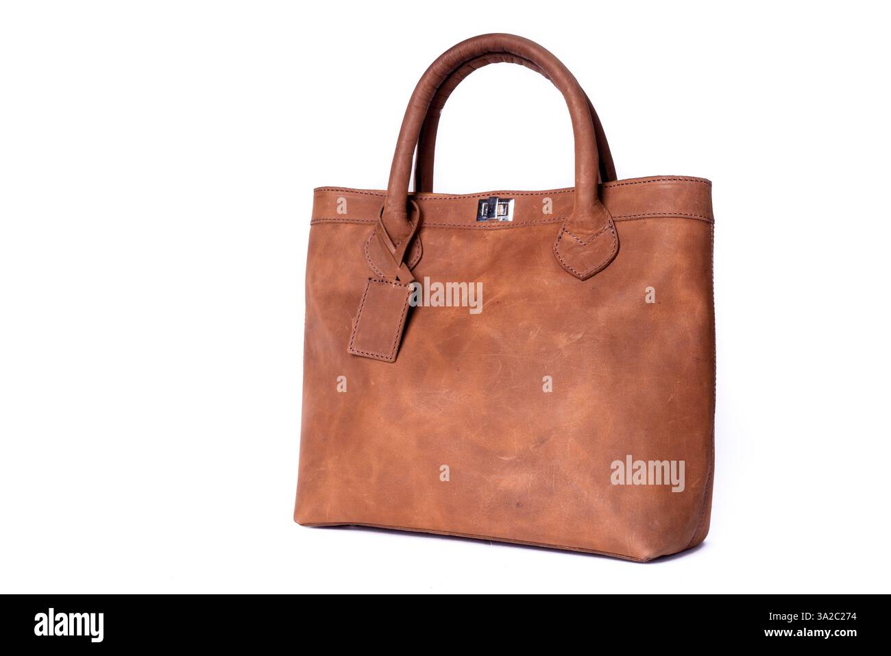 Borsa in pelle realizzata a mano di qualità superiore, texture ricca e stile senza tempo, perfetta per la moda, i viaggi e il marketing lifestyle. Foto Stock