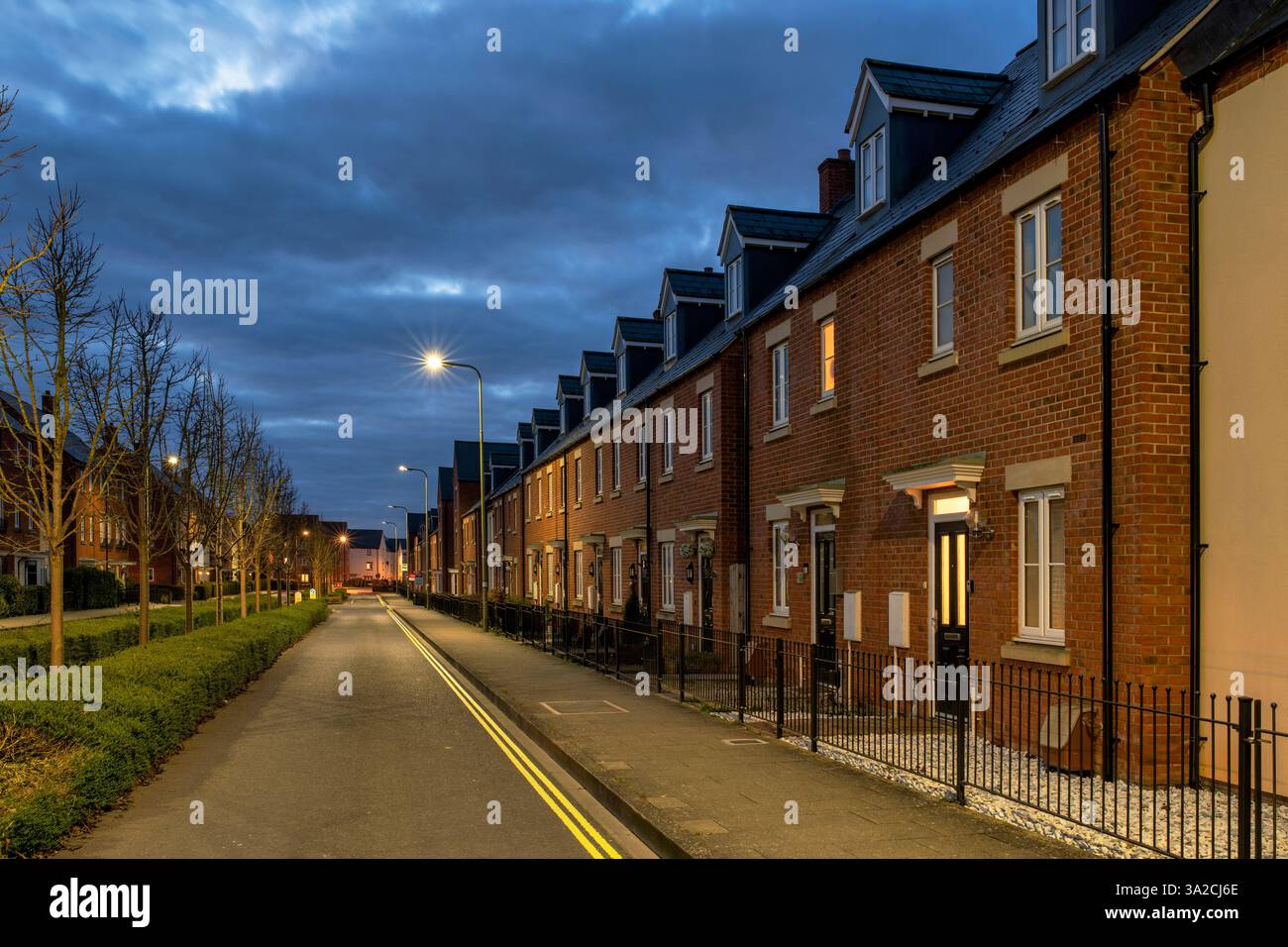 Bicester Street all'alba di marzo. Oxfordshire. Inghilterra. Foto Stock