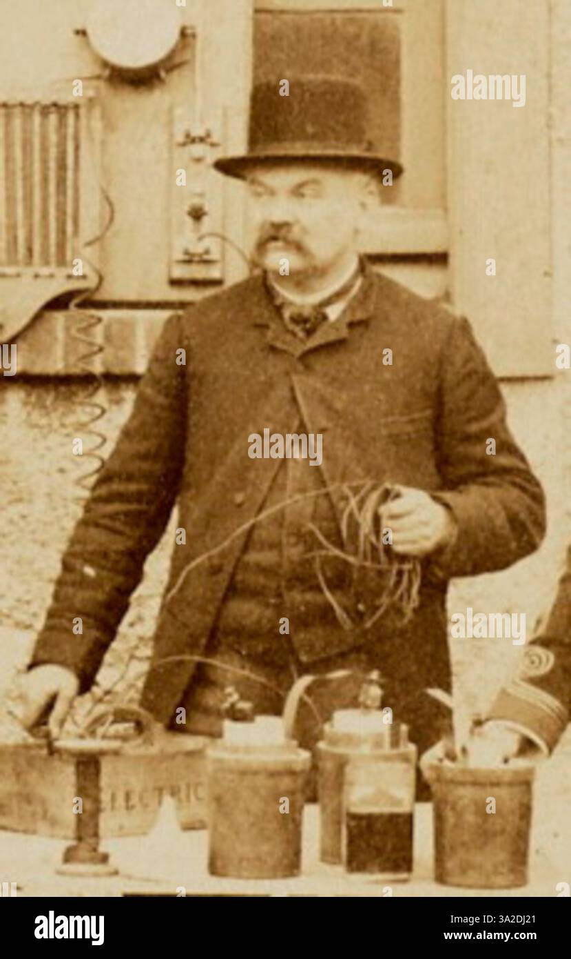 Il ritratto di Jules David del 1889 cattura l'architetto Alexandre Guidet tra lavoratori e ufficiali in un'officina di costruzione, possibilmente in un arsenale, mostrando lo spirito industriale e architettonico dell'epoca. Foto Stock