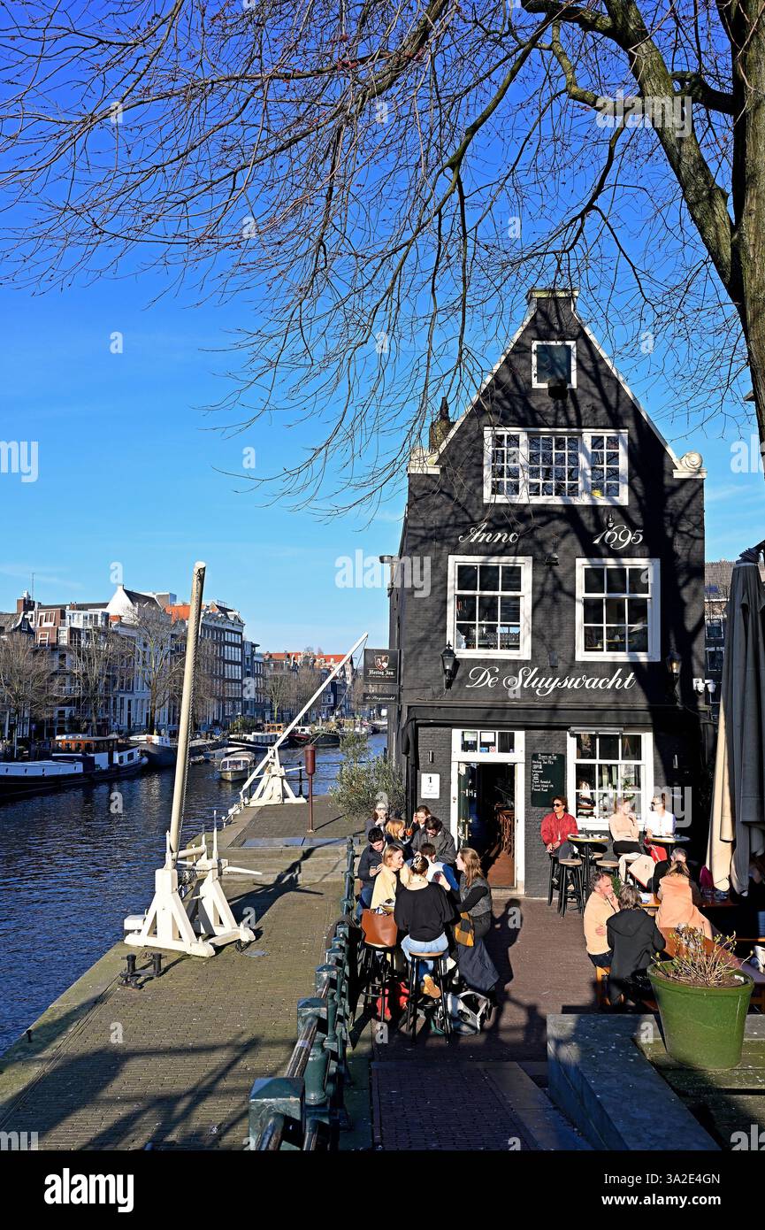 amsterdam, paesi bassi - 2025.03.06: café / restaurant de sluyswacht -- [credito: joachim affeldt - formato più grande disponibile su richiesta] Foto Stock