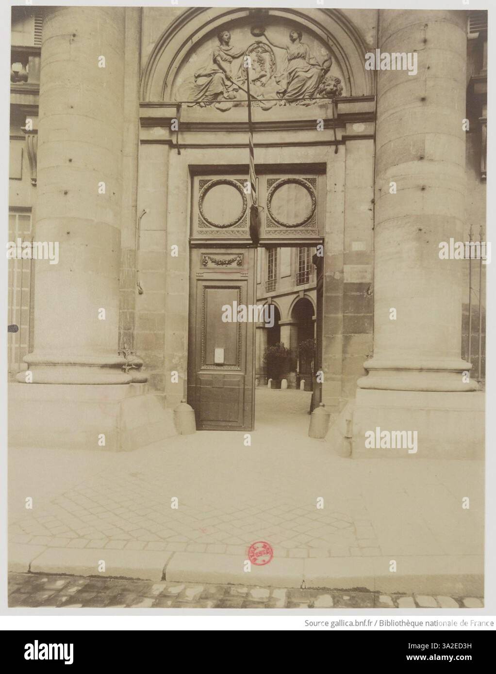 La Fotografia Di Eug ne Atget Cattura La Bellezza Architettonica Della la-fotografia-di-eug-ne-atget-cattura-la-bellezza-architettonica-della