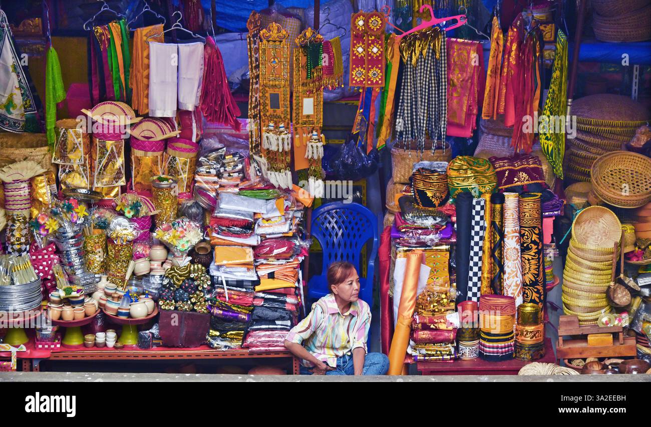 Pasar Bedung Market, vendita tessile, Indonesia, Bali, Denpasar Foto Stock