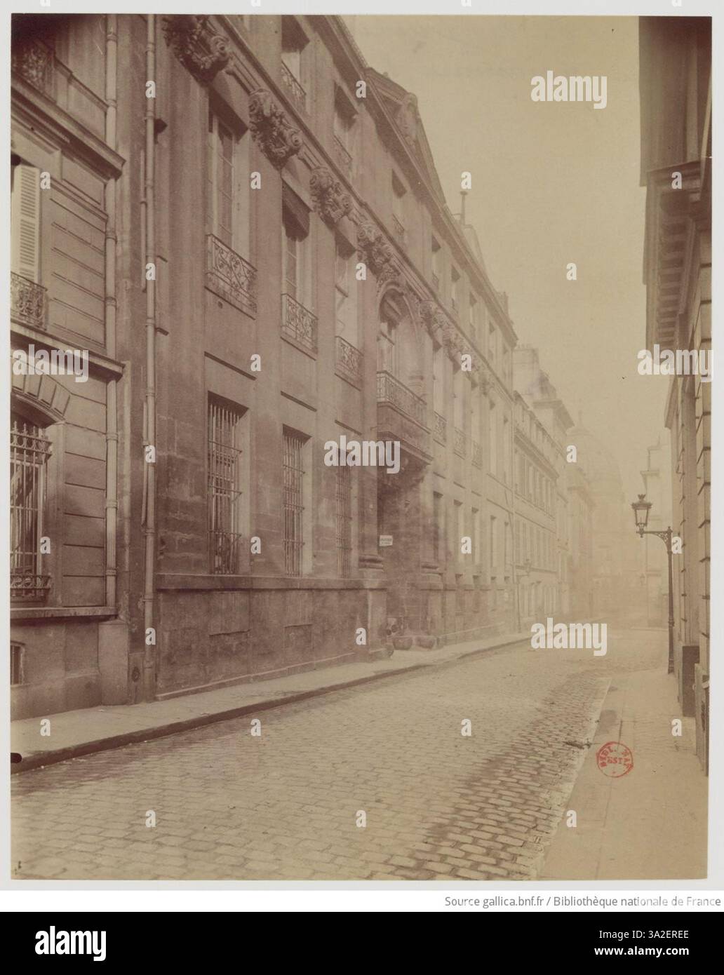 La Fotografia Di Eug ne Atget Cattura L H tel De La Duchesse De Savoie la-fotografia-di-eug-ne-atget-cattura-l-h-tel-de-la-duchesse-de-savoie