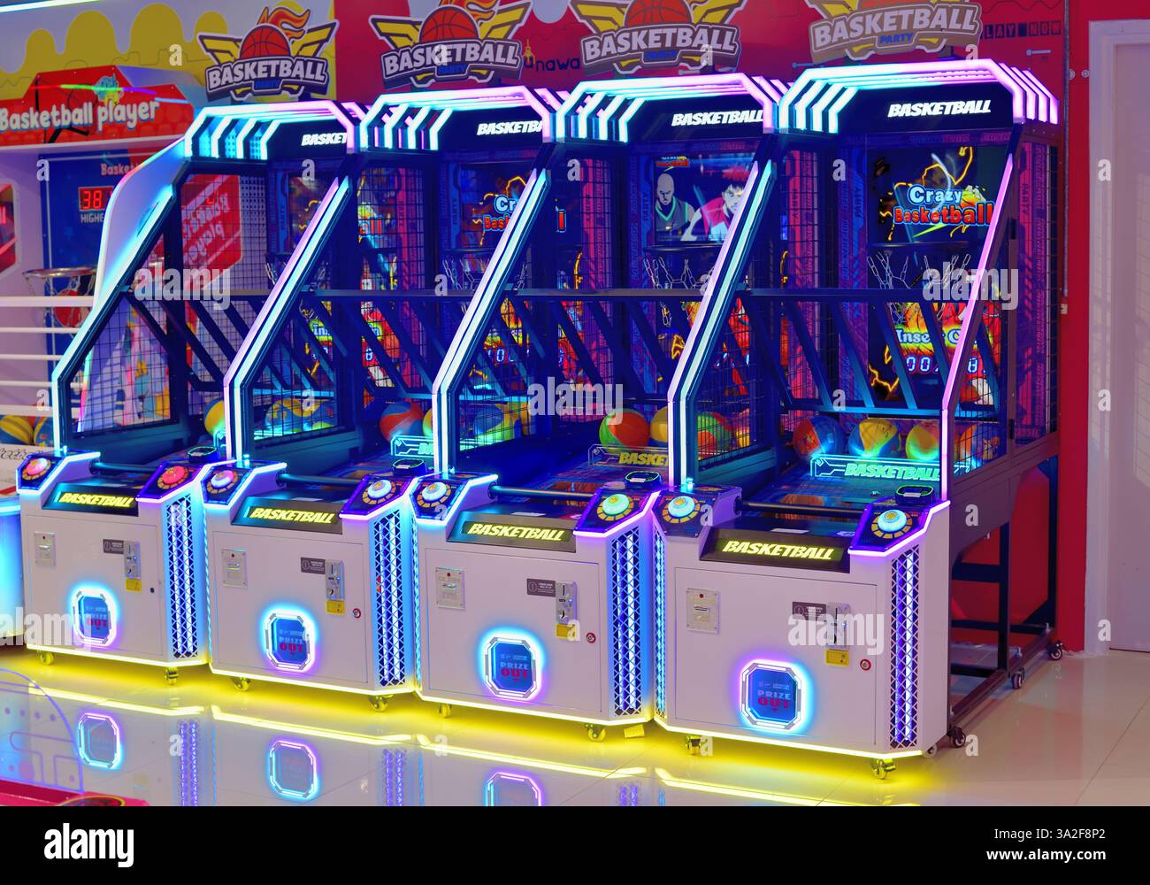 Macchina da gioco Crazy Bastetball in sala giochi Foto Stock