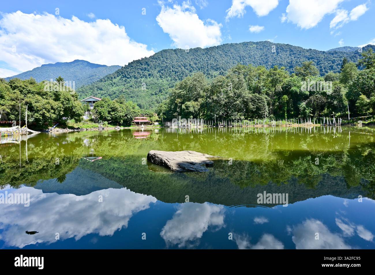 Yuksum Holy Lake, Sikkim Foto Stock
