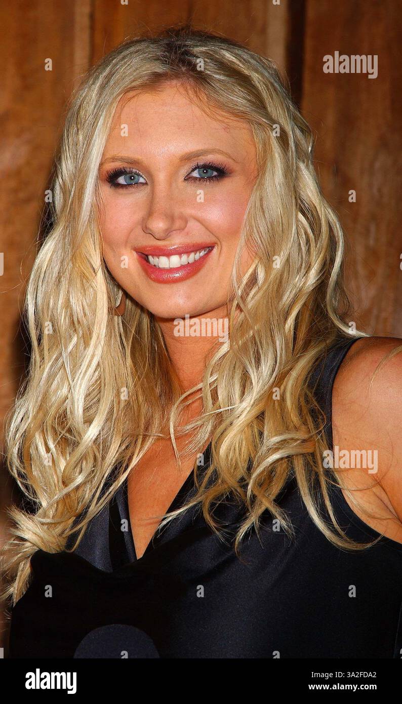 16 APRILE 2004 - WEST HOLLYWOOD, CALIFORNIA, USA - K36586MS.PLAYBOY.COM 2004 CYBER GIRL OF THE YEAR AT BLISS, WEST HOLLYWOOD, CALIFORNIA.04/16/2004 . MIRANDA SHEN/ 2004.JANELLE PERRY. (Immagine di credito: © Globe Photos/ZUMAPRESS.com) Foto Stock