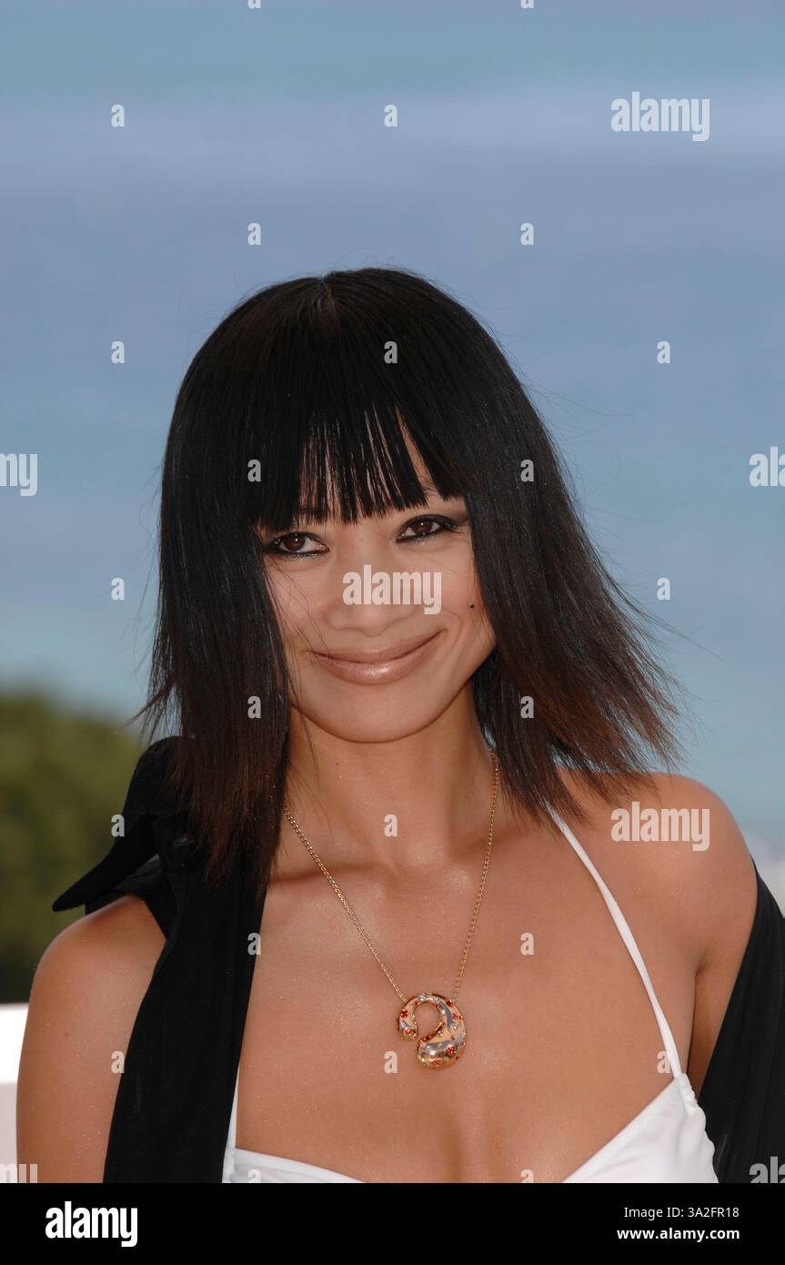 BAI LING. Servizio fotografico per 'Shanghai Baby'. 60° Festival Internazionale del Cinema di Cannes. Cannes, Francia 18 maggio 2007.collana bianca headshot ritratto .CAP/PL.©Phil Loftus/Capital Pictures Foto Stock