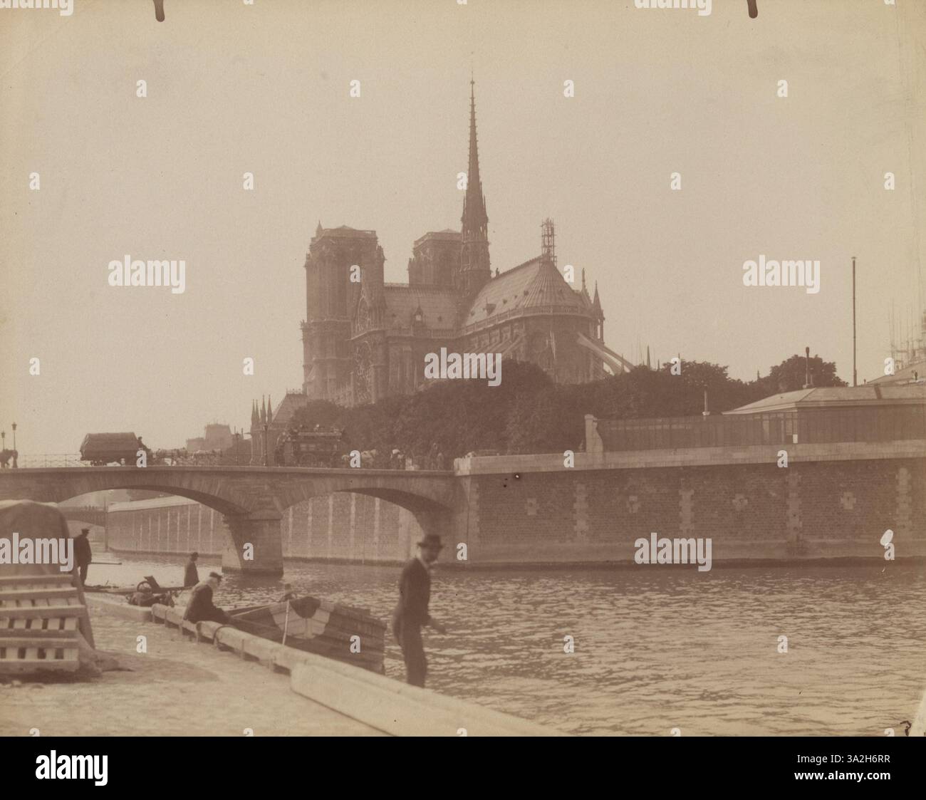 La Fotografia Di Eug ne Atget Del 1899 Raffigura La Cattedrale Di Notre la-fotografia-di-eug-ne-atget-del-1899-raffigura-la-cattedrale-di-notre