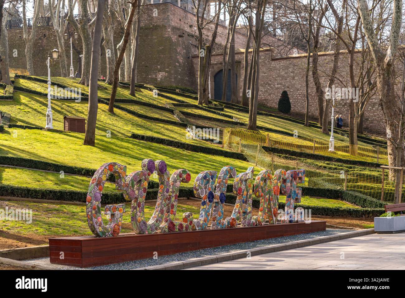 Bunter Gülhane Schriftzug im Gülhane-Park di Istanbul, Türkei | colorate scritte Gülhane al Parco Gülhane di Istanbul, Turchia Foto Stock