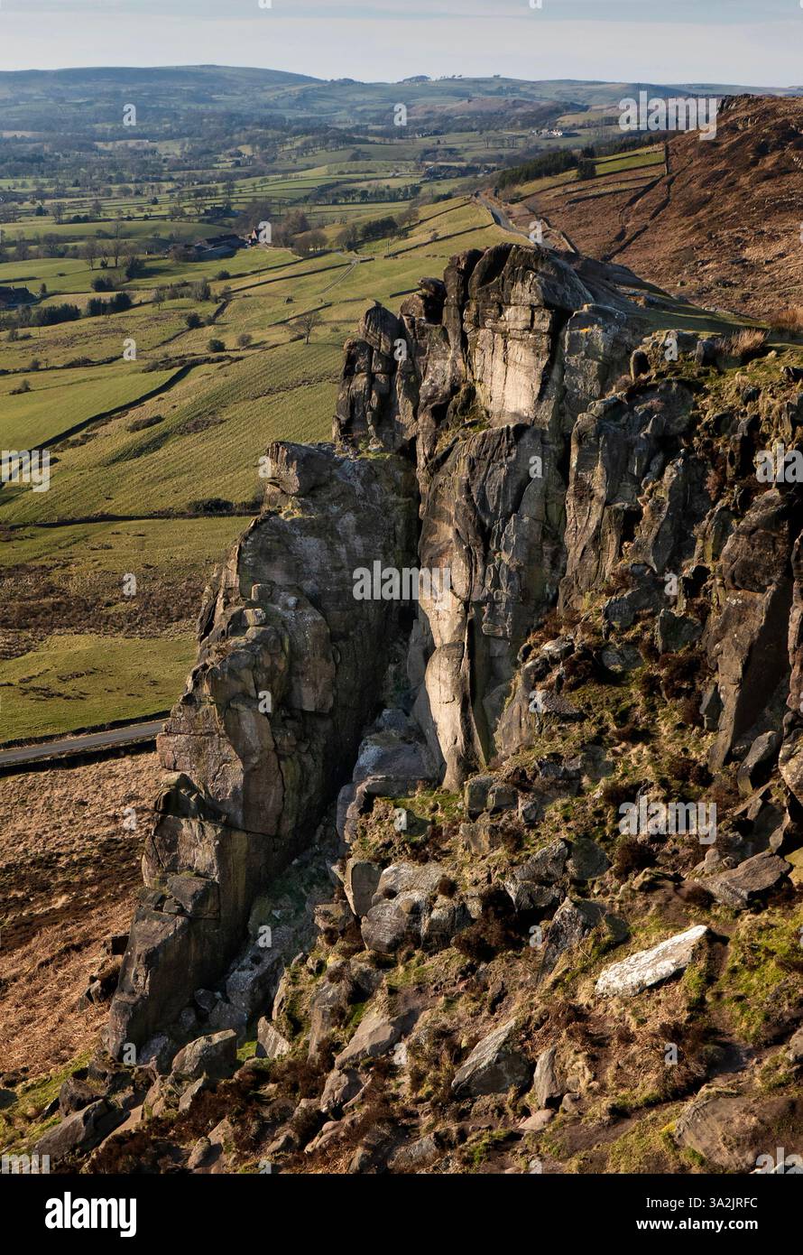 Ripida scogliera su Hen Cloud, Peak District, Inghilterra Foto Stock