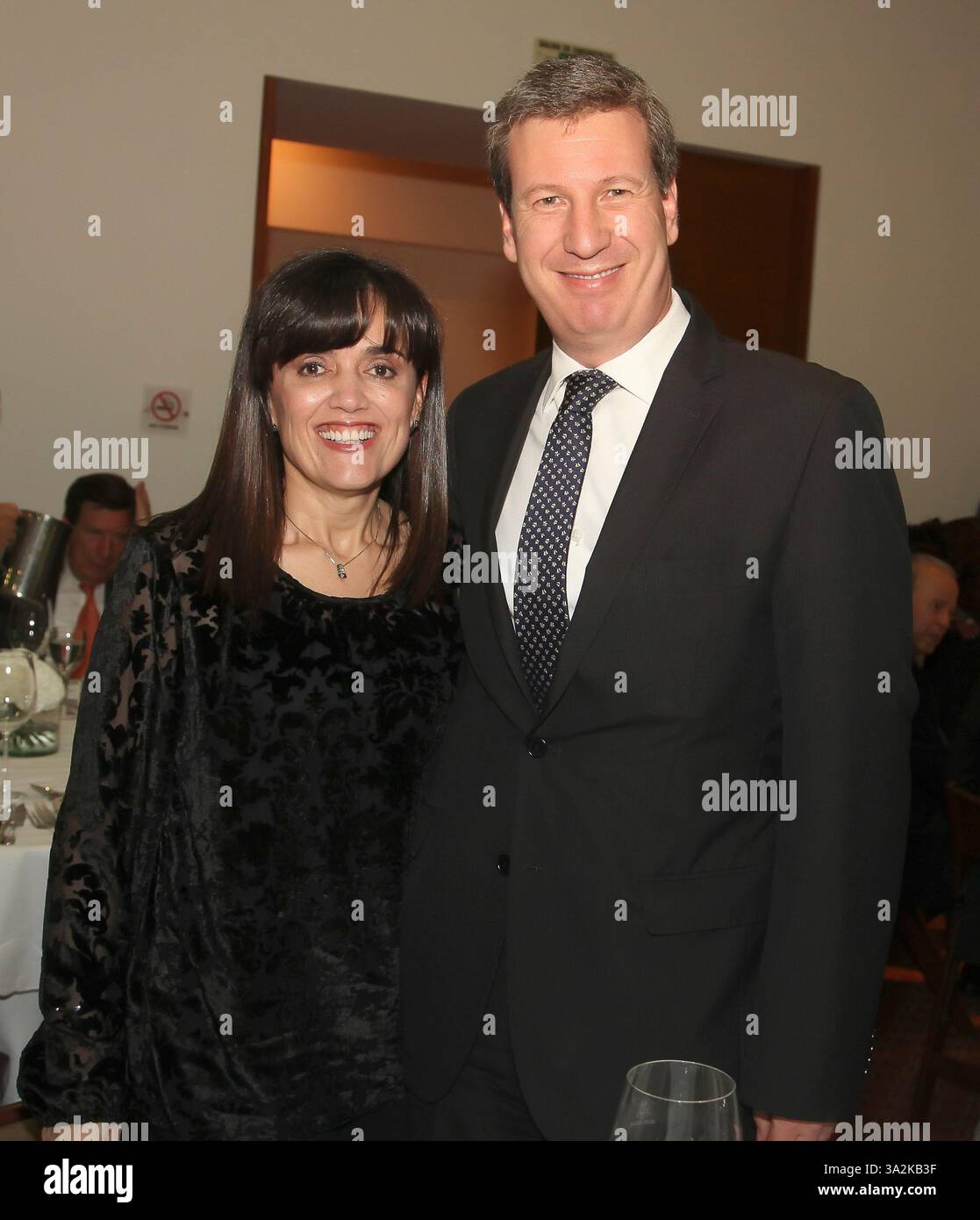 5 giugno 2014 - Colombia - Bogota junio 05 de 2014. EN el Gun Club se realizo la cena de la Fundacion Granitos de Paz al cumplir 10 aÃÂ±os y sirve para recoger fondos para ayudar a los habitantes del Sector de Rafale NuÃÂ±ez de Cartagena. EN la foto Juan Carlos Archila y Catalina Mora. Foto Nestor Gomez - El Tiempo CrÃÂ©dito: CEET FotÃÂ³grafo: NESTOR GÃâ€œMEZ (immagine di credito: © El Tiempo/GDA/ZUMAPRESS.com) Foto Stock