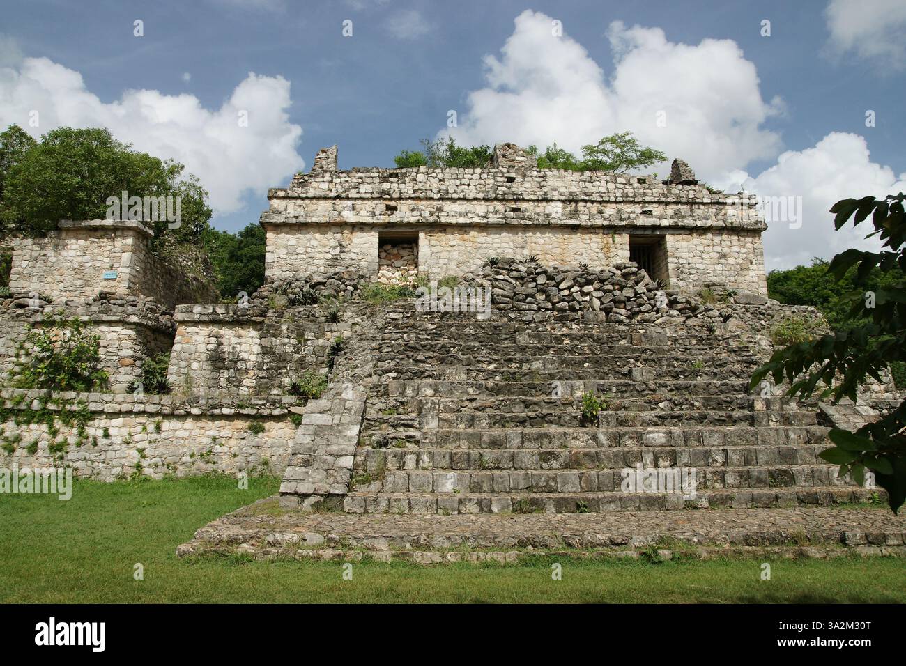 Messico. Yucatan. EK Balam. Struttura 17 (i gemelli). Periodo tardo classico (550 -830 d.C.) Foto Stock
