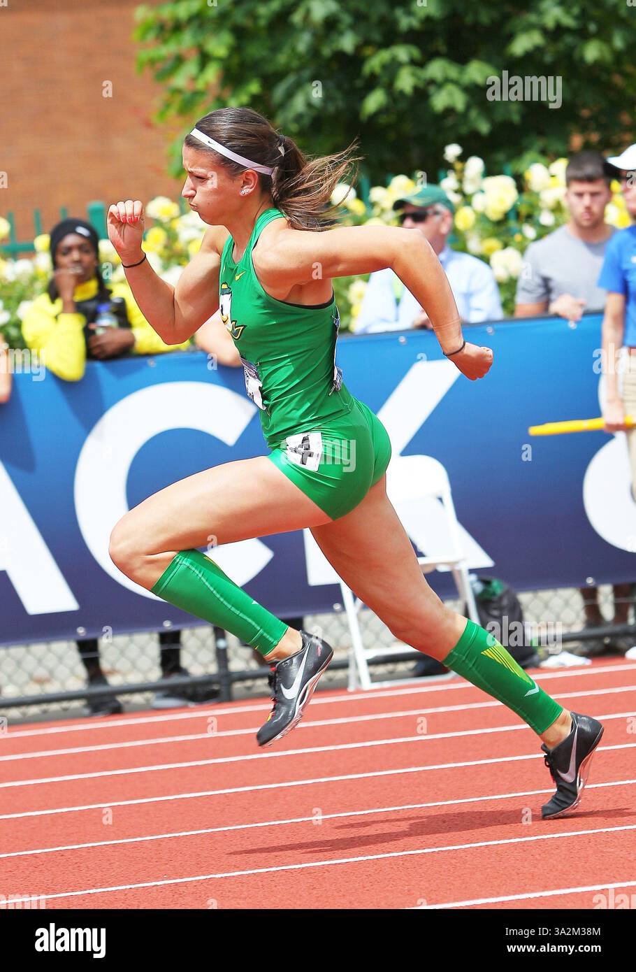 14 giugno 2014 - Eugene, OR, USA - 14 giugno 2014: Il secondo Jenna Prandini dell'Oregon perde la vittoria dei 200 metri di corsa femminile per .003 secondi al campionato nazionale NCAA 2014 all'Hayward Field di Eugene, OR(Credit Image: © Larry C. Lawson/Cal Sport Media/ZUMAPRESS.com) Foto Stock