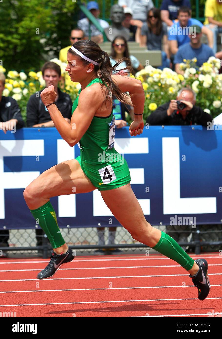 14 giugno 2014 - Eugene, OR, USA - 14 giugno 2014: Il secondo Jenna Prandini dell'Oregon perde la vittoria dei 200 metri di corsa femminile per .003 secondi al campionato nazionale NCAA 2014 all'Hayward Field di Eugene, OR(Credit Image: © Larry C. Lawson/Cal Sport Media/ZUMAPRESS.com) Foto Stock