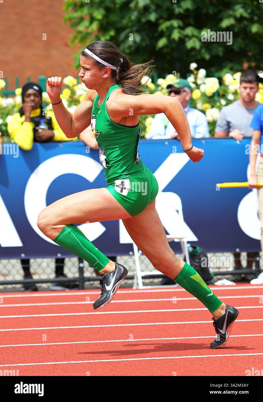 14 giugno 2014 - Eugene, OR, USA - 14 giugno 2014: Il secondo Jenna Prandini dell'Oregon perde la vittoria dei 200 metri di corsa femminile per .003 secondi al campionato nazionale NCAA 2014 all'Hayward Field di Eugene, OR(Credit Image: © Larry C. Lawson/Cal Sport Media/ZUMAPRESS.com) Foto Stock