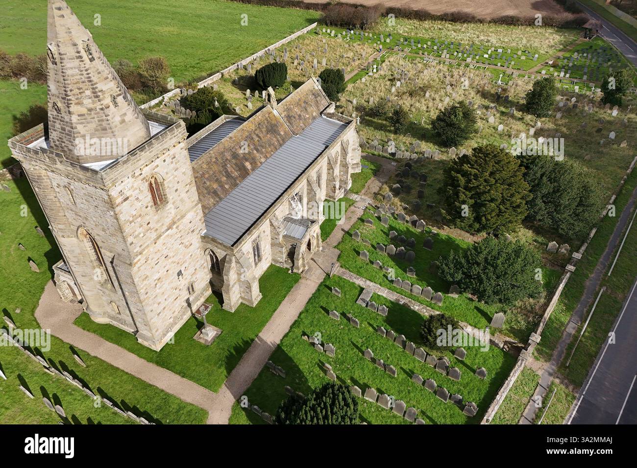 Vista aerea della chiesa di Sant'Osvaldo, Lythe. North Yorkshire Foto Stock