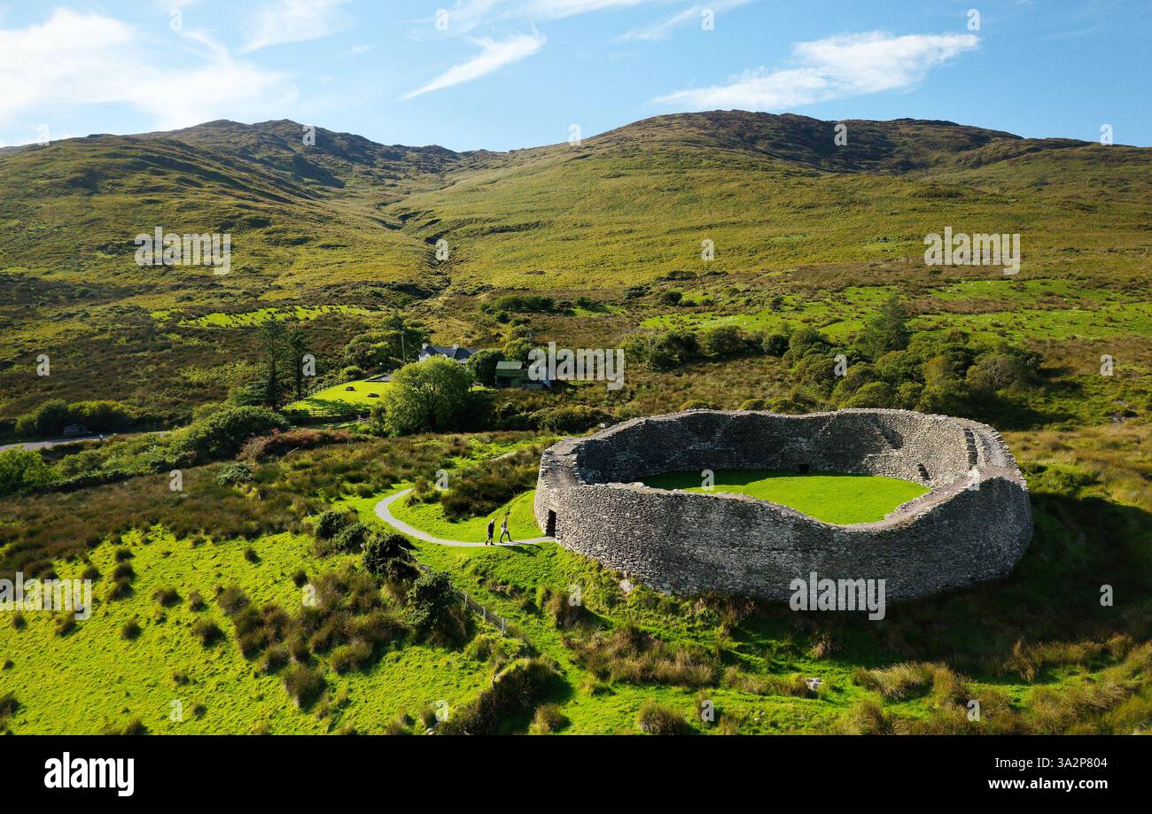 Staigue Fort vicino a Sneem sulla penisola di Iveragh Co. Kerry, Irlanda. Grande anello di pietra a secco preistorica tarda età del ferro o cashel. Date dal 300 al 400 d.C. Foto Stock