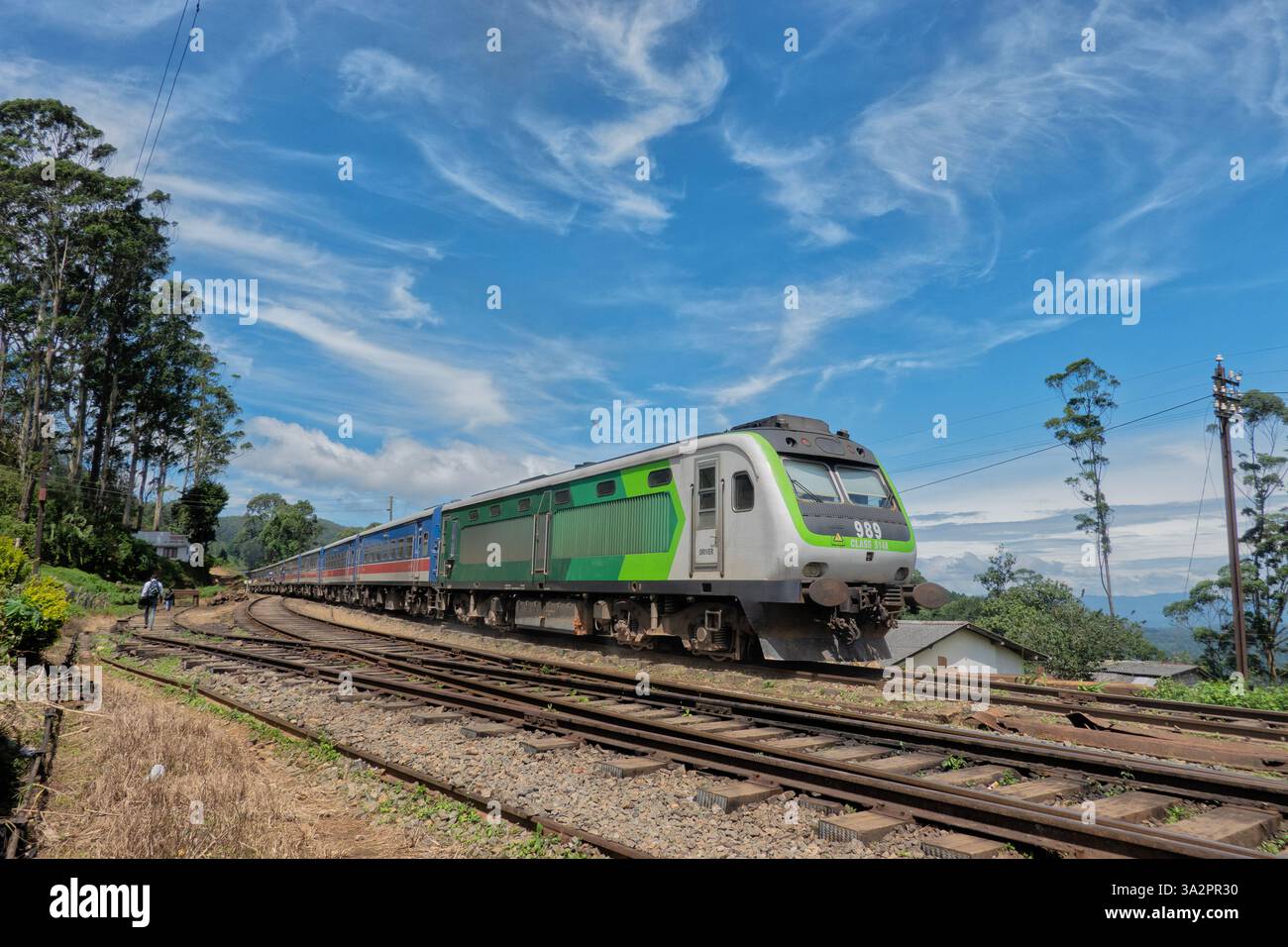 Treno delle Highlands da Idalgashinna, Haputhale, Sri Lanka Foto Stock