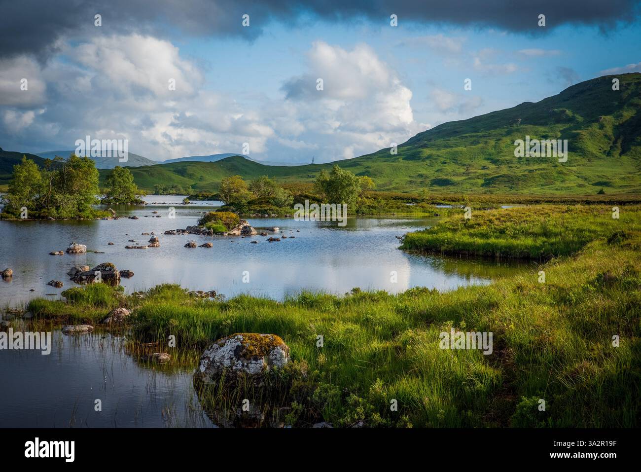 Vista straordinaria del Loch Ba a Glencoe, nel cuore delle Highlands scozzesi Foto Stock
