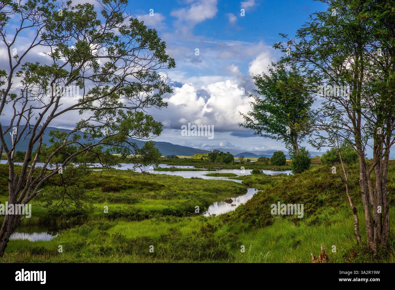 Vista straordinaria del Loch Ba a Glencoe, nel cuore delle Highlands scozzesi Foto Stock