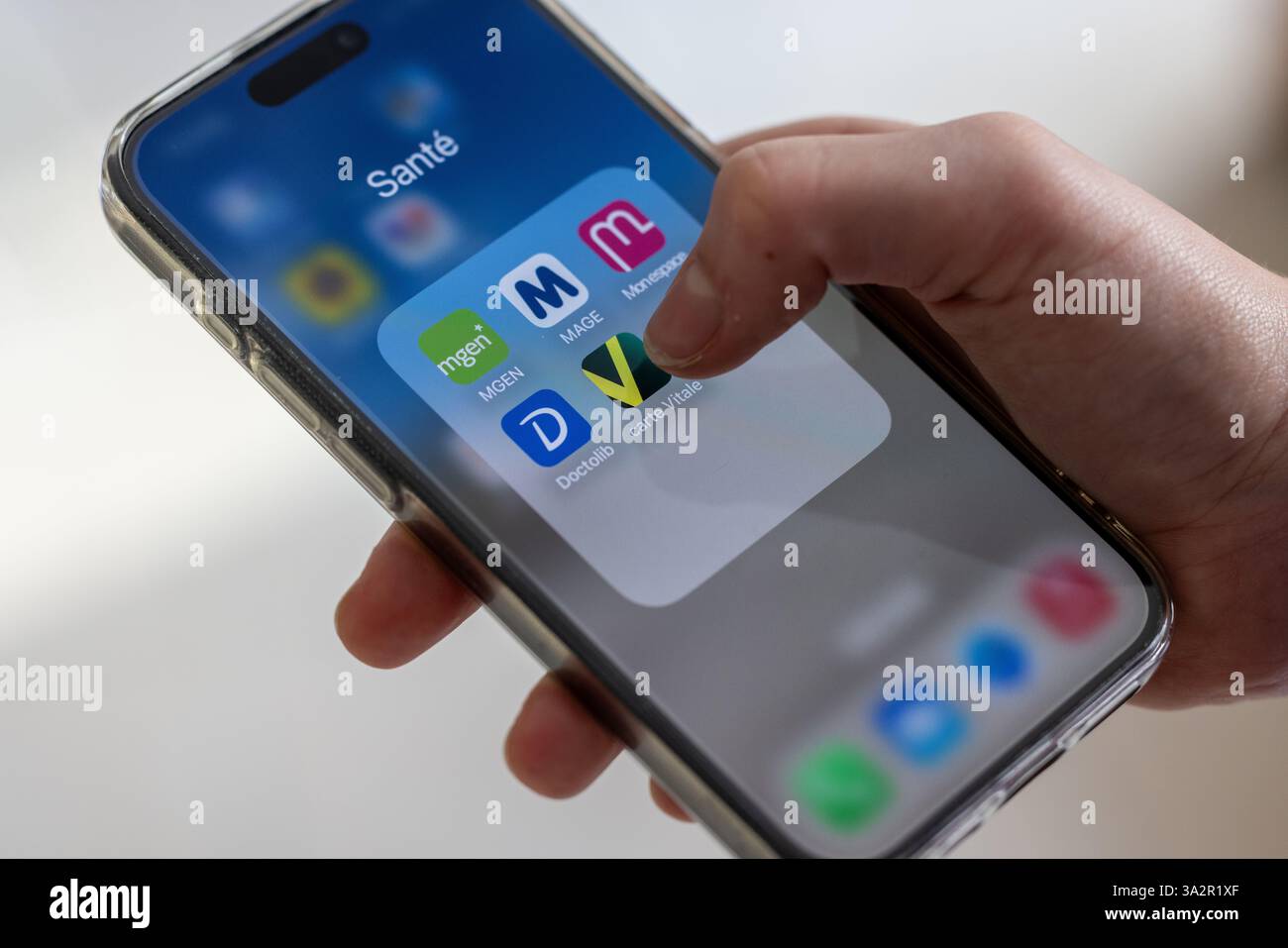 Parigi, Francia - 13 marzo 2025 : vitale card. La scheda vitale è accessibile dallo smartphone dell'assicurato tramite l'app vitale Card Foto Stock