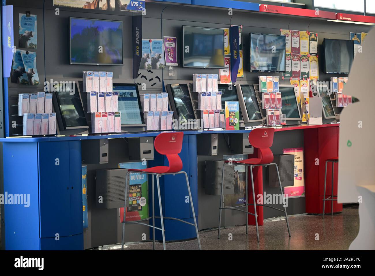Kristianstad, Skåne, Svezia. 13 marzo 2025. All'interno del negozio di alimentari City Gross. Angolo gioco d'azzardo. Foto Stock