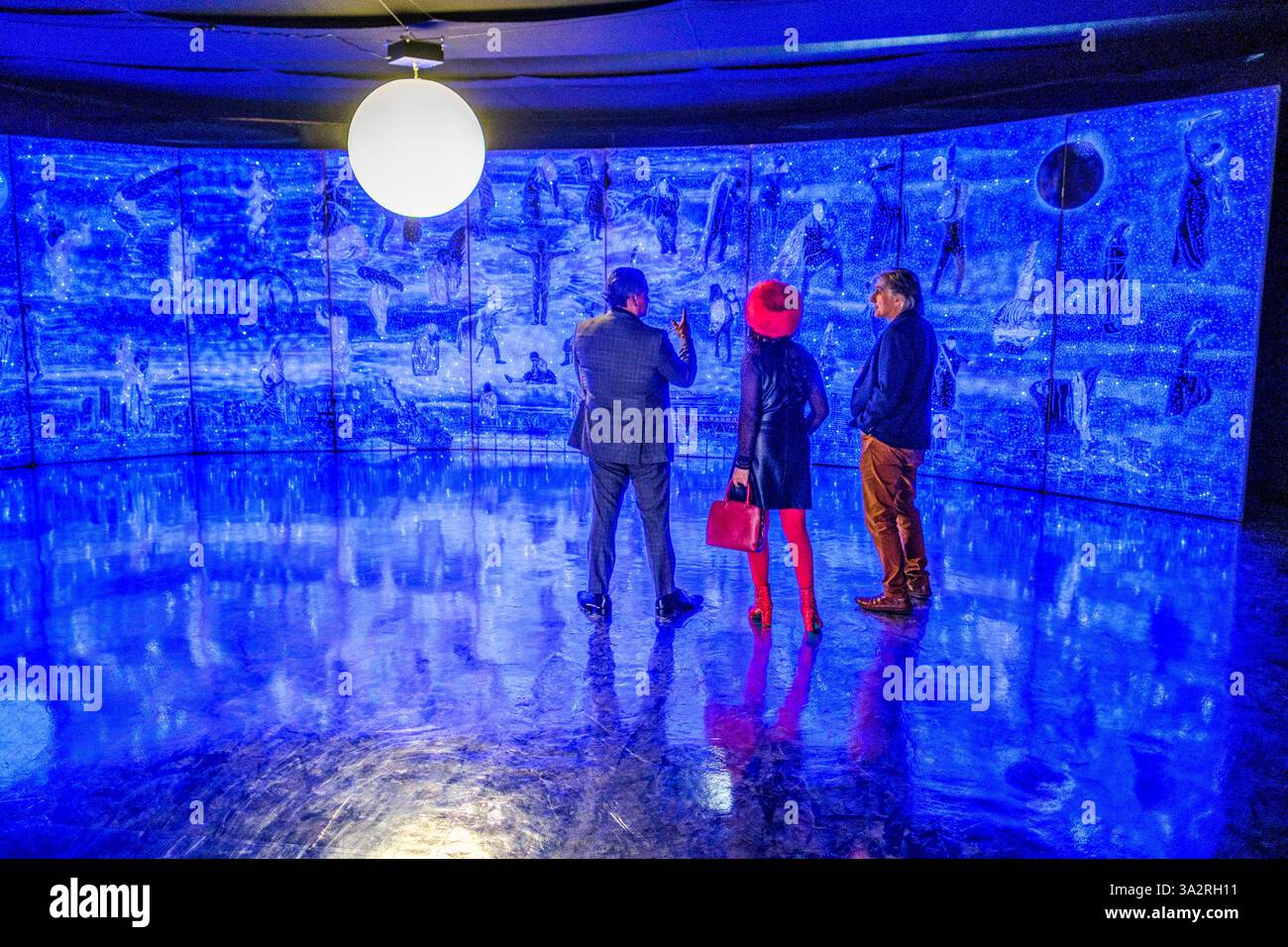 "Eternal Light - 21C The Last Judgement" di HanHo al Los Angeles Art Show al LA Convention Center, nel centro di Los Angeles, California Foto Stock