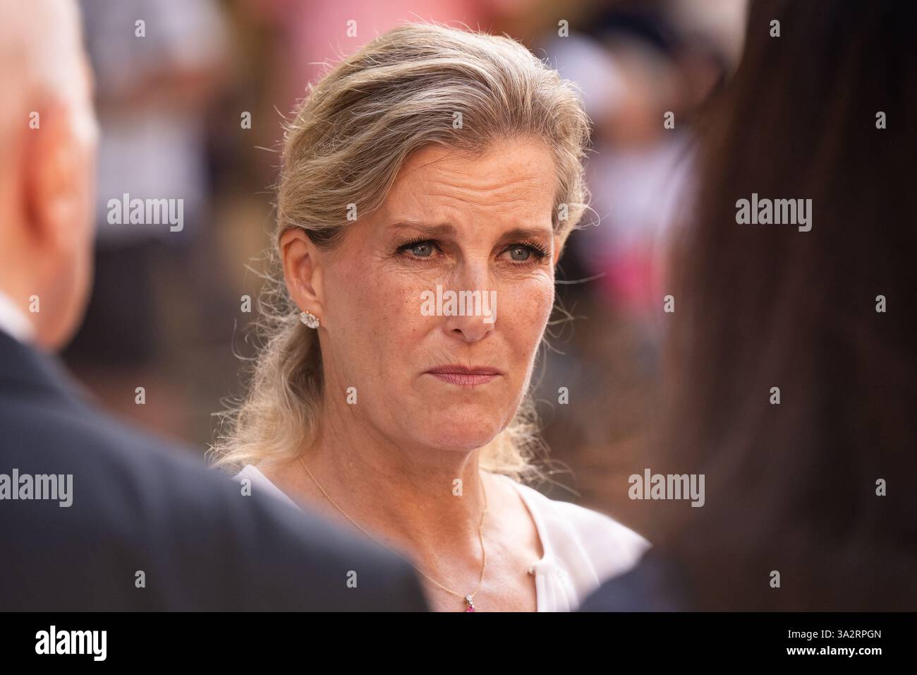 La duchessa di Edimburgo dopo aver deposto fiori al Daphne Memorial, la Valletta, per deporre fiori, il terzo giorno di un tour reale di Malta per celebrare il 60 ° anniversario della sua indipendenza e celebrare il patrimonio condiviso del paese e la continua collaborazione con il Regno Unito. Data foto: Mercoledì 9 ottobre 2024. Foto Stock