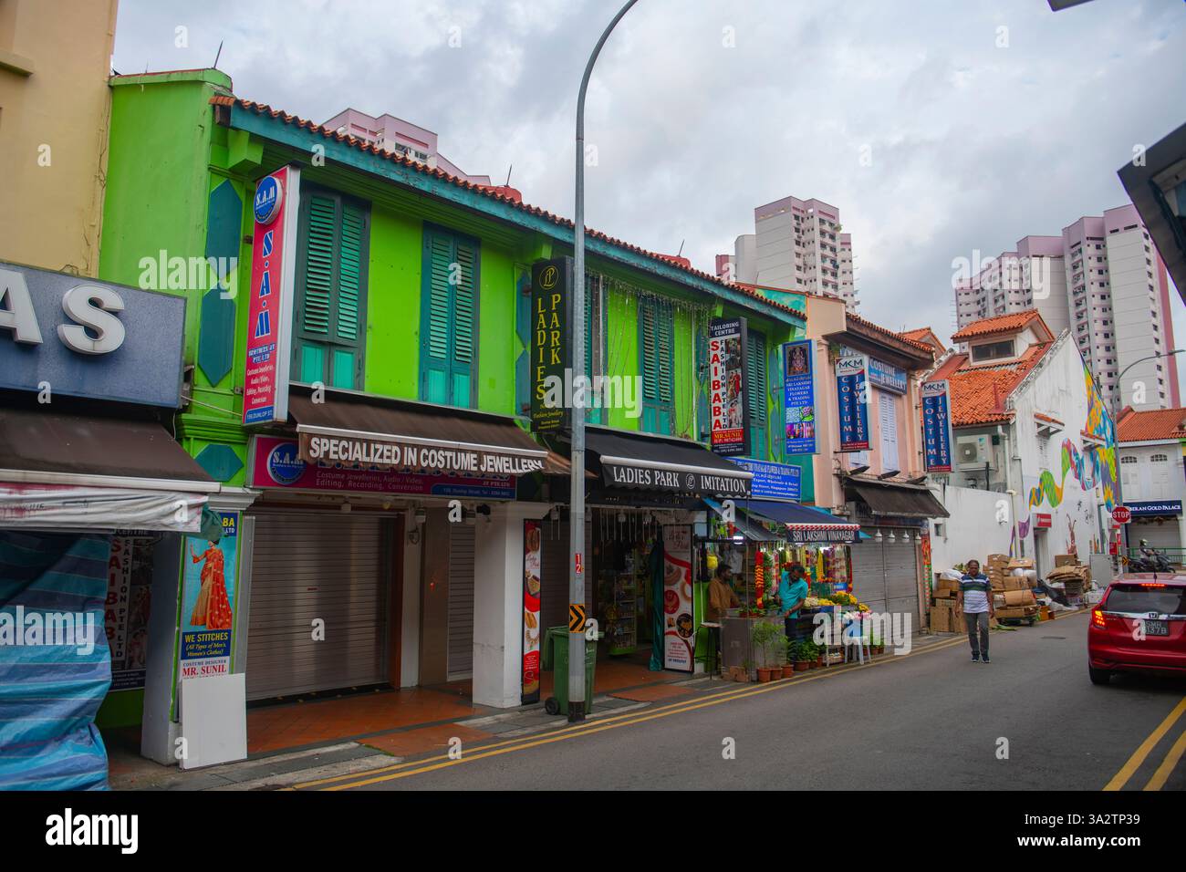 Edifici commerciali storici in Dunlop Street a Serangoon Road a Little India, quartiere di Rochor nell'area centrale di Singapore. Foto Stock