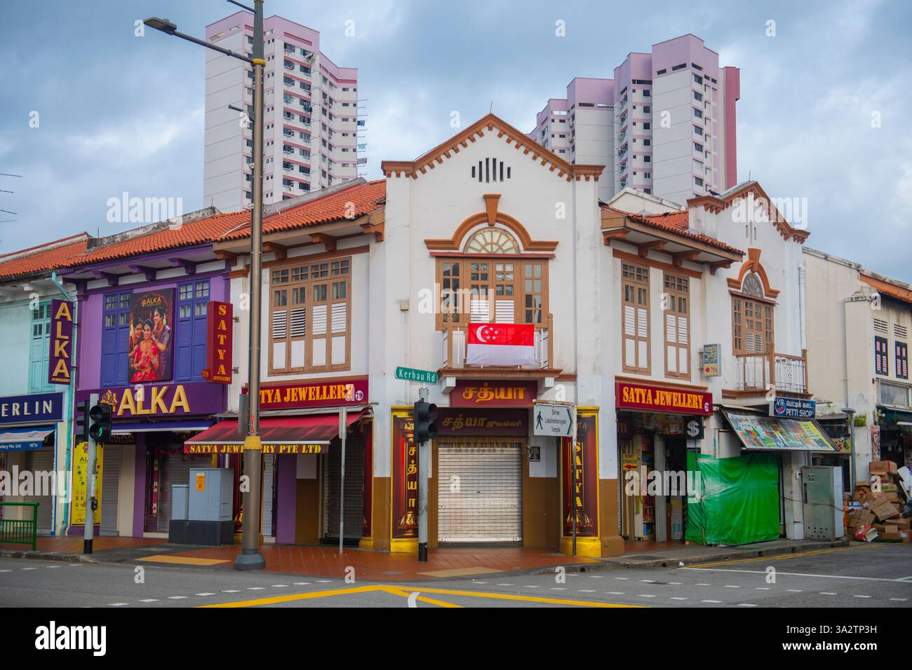 Edifici commerciali storici su Serangoon Road a Kerbau Road a Little India, quartiere di Rochor nell'area centrale di Singapore. Foto Stock