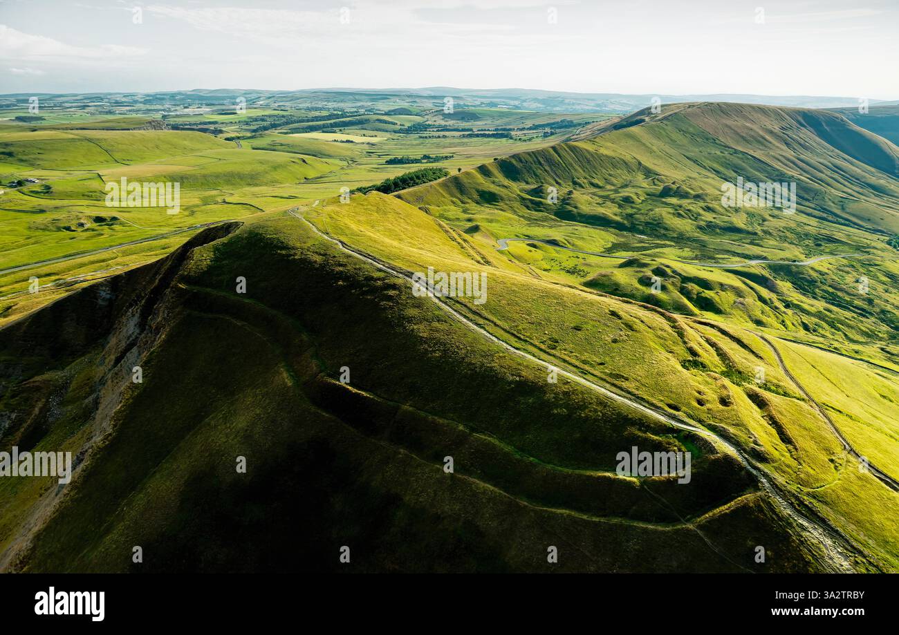 Mam Tor preistorica tarda età del bronzo prima età del ferro univalate collina Fort Derbyshire, Inghilterra. Aereo guardando ad ovest mostra alcune delle 100+ piattaforme abitative Foto Stock