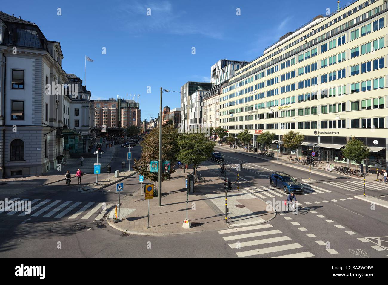 Vista diurna di Vasagatan alla stazione centrale di Stoccolma da Centralbron, Stoccolma, Svezia Foto Stock