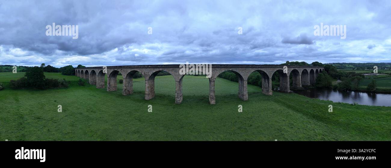 Vista panoramica del viadotto di Arthington, noto anche come viadotto di Castley o viadotto di Wharfedale, ponte ferroviario che attraversa la valle di Wharfe. Arthington Foto Stock