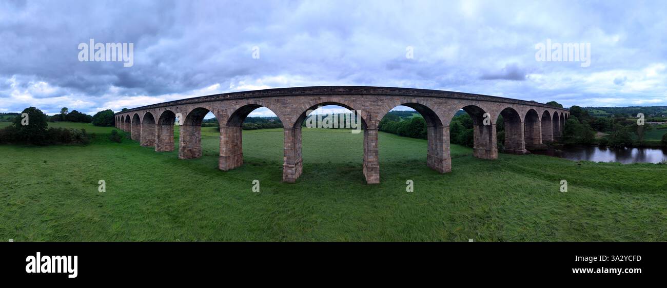Vista panoramica del viadotto di Arthington, noto anche come viadotto di Castley o viadotto di Wharfedale, ponte ferroviario che attraversa la valle di Wharfe. Arthington Foto Stock